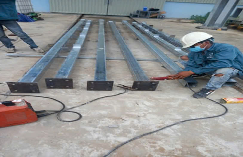 Chuyên gia công và lắp dựng cơ khí, làm hàng rào kẽm gai các loại